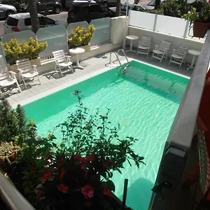 hotel-arno-miramare-di-rimini.riccione-hotels.org/